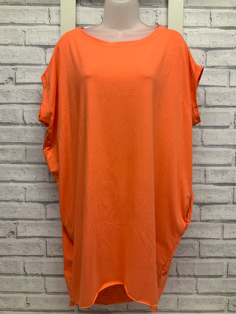Short Sleeve Hi-Low Top with Side Pockets - Coral